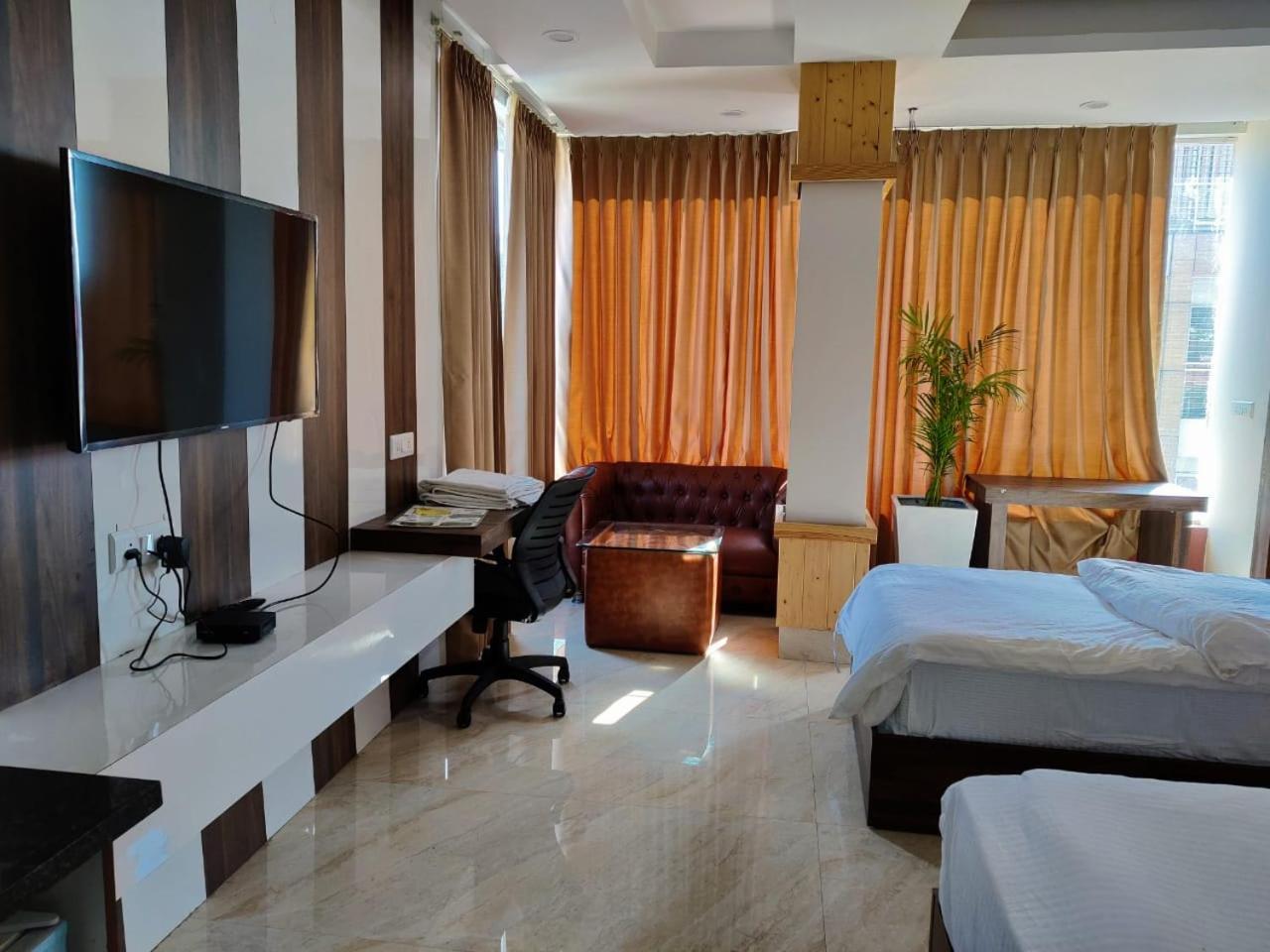 Hotel Maira Ντεχραντούν Εξωτερικό φωτογραφία