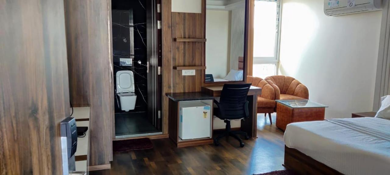Hotel Maira Ντεχραντούν Εξωτερικό φωτογραφία