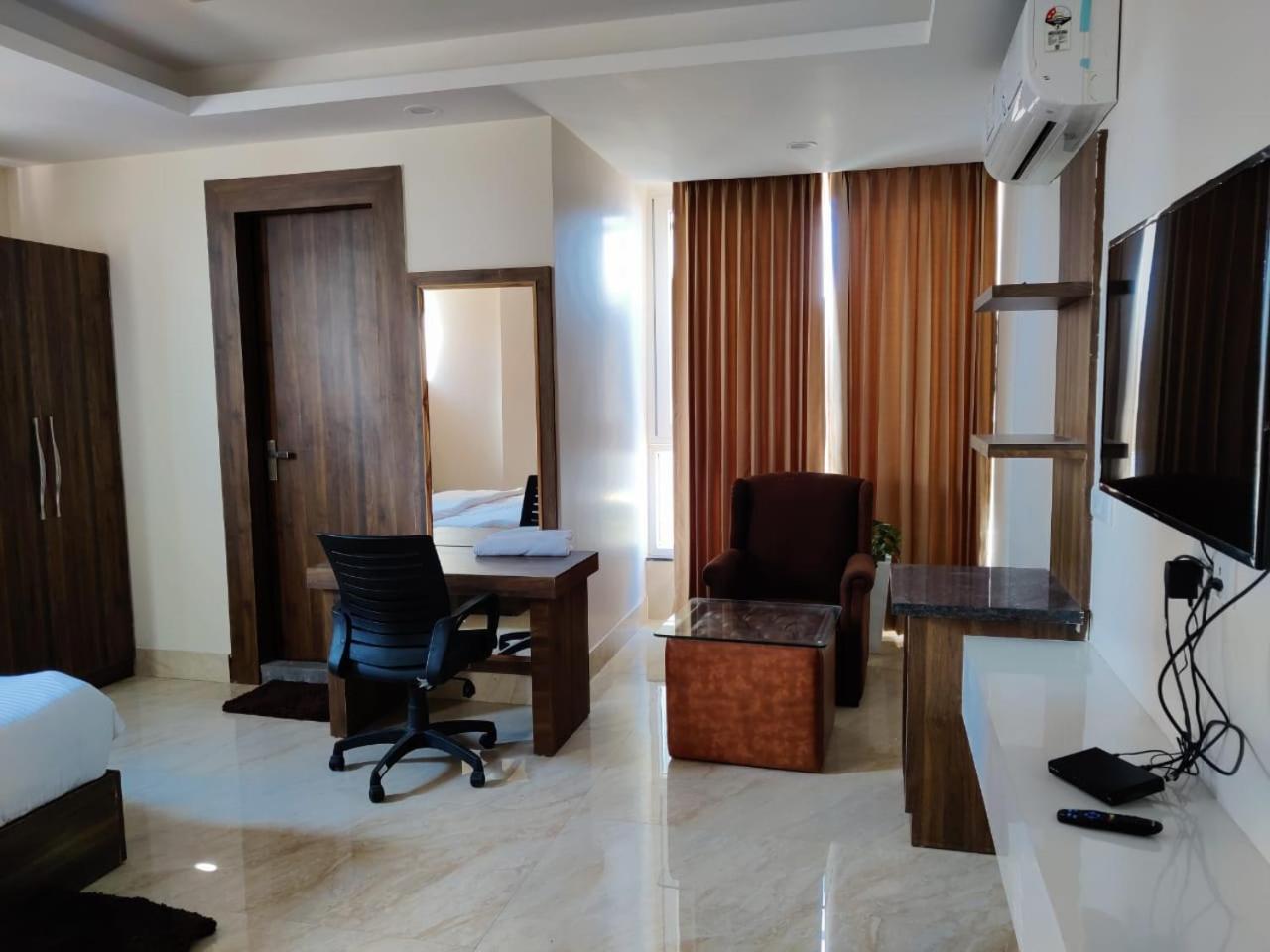 Hotel Maira Ντεχραντούν Εξωτερικό φωτογραφία